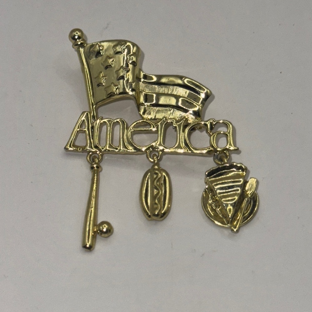 DANECRAFT Gold tone *AMERICA* FLAG PIN/BROOCH w/BB BAT, HOTDOG, PIE charms